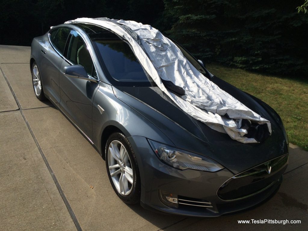 Unfolding the Tesla Model S car cover Unfolding the Tesla Model S car cover