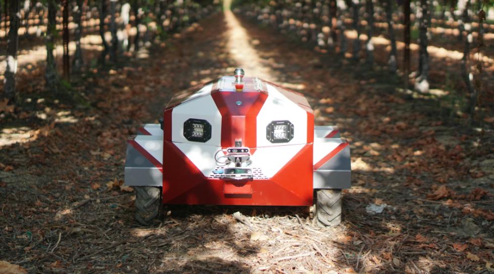 Hitch autonomous farming robot