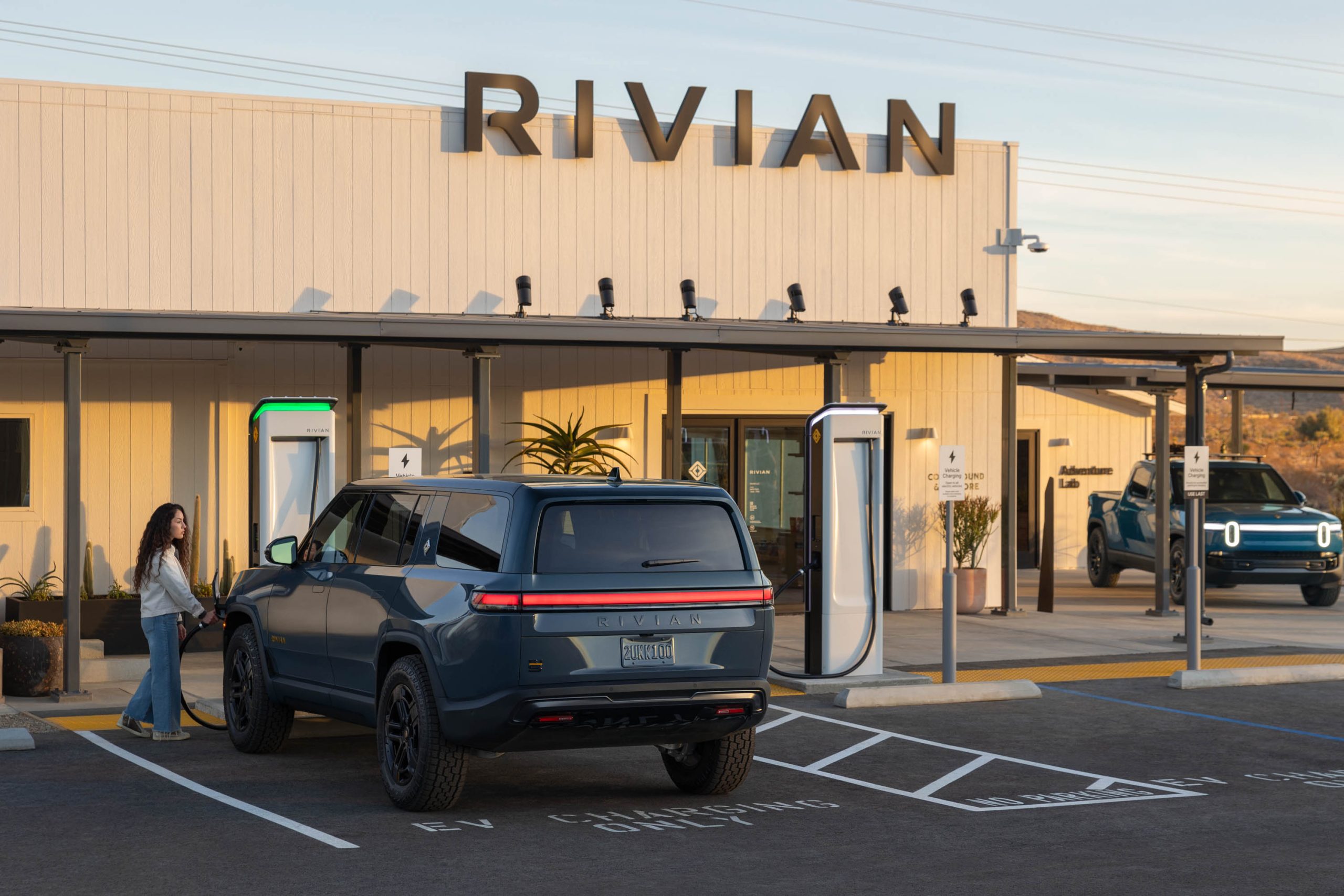 Rivian-joshua-tree-charge-post