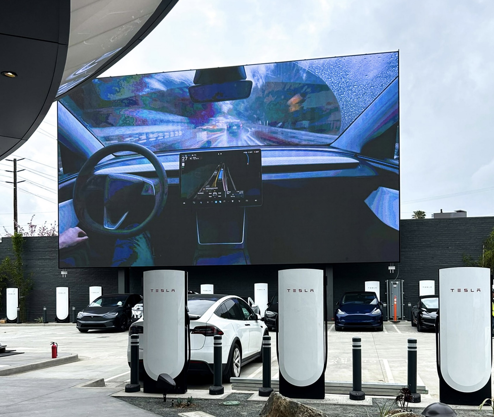 tesla-diner-supercharger